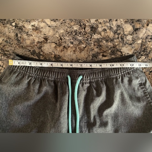 Huk Men’s Swim Trunks Size Small 5.5” Volley Shorts w/ Anti-Chafe Liner - Picture 8 of 10